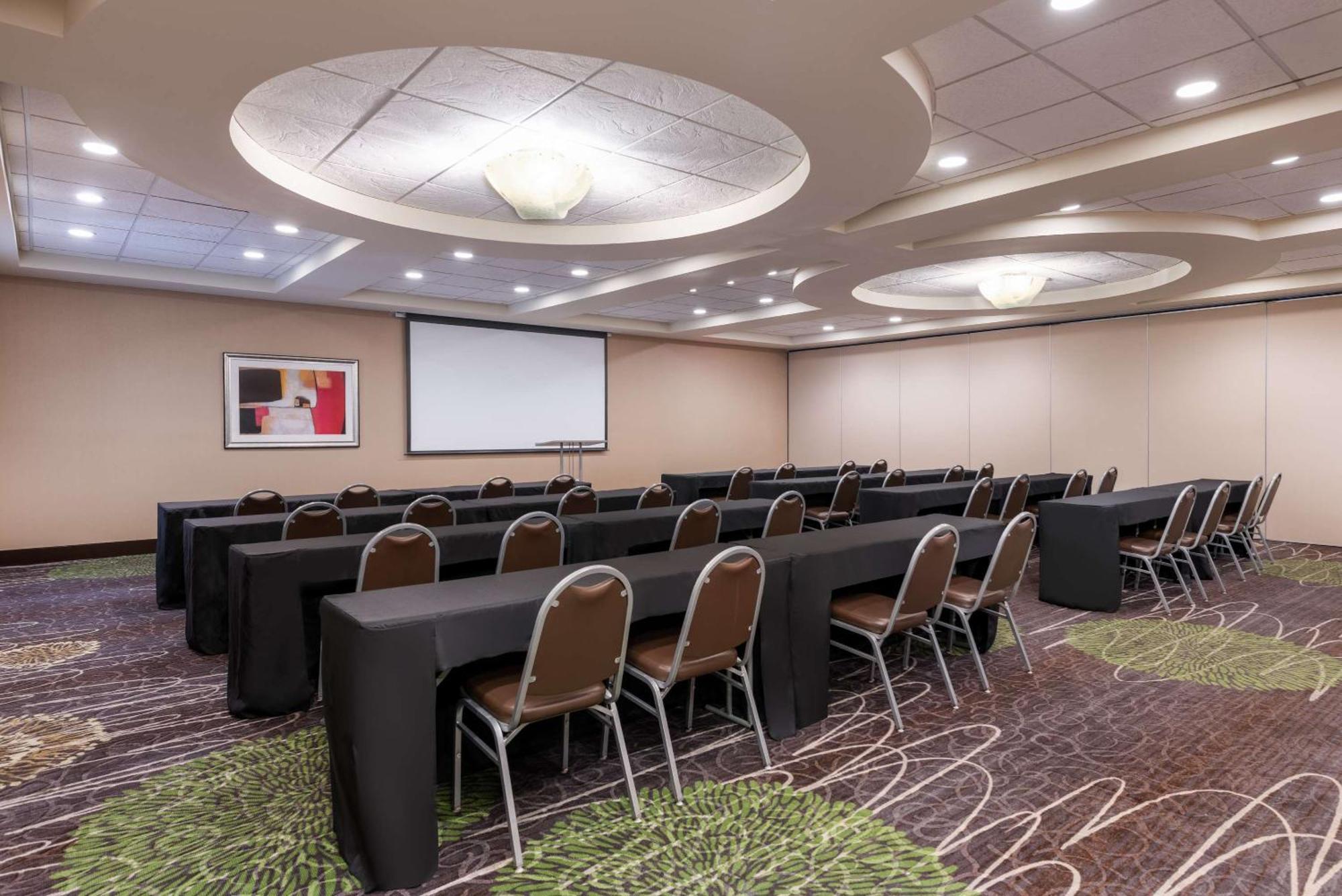 Hilton Garden Atlanta/peachtree 3*